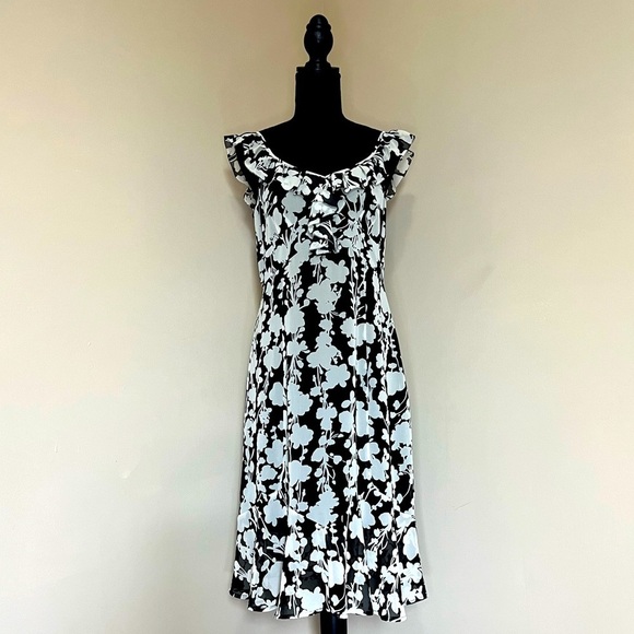 LOFT Dresses & Skirts - Ann Taylor Loft Summer Dress women’s size 6